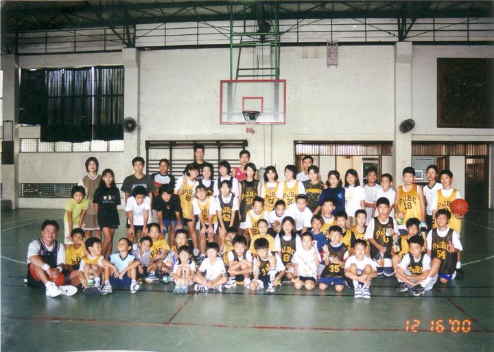 マニラ日本人学校でのバスケットボール指導（2000年）